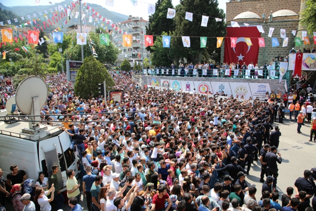 Uluslararası Manisa Mesir Macunu Festivali'ne binlerce kişi katıldı