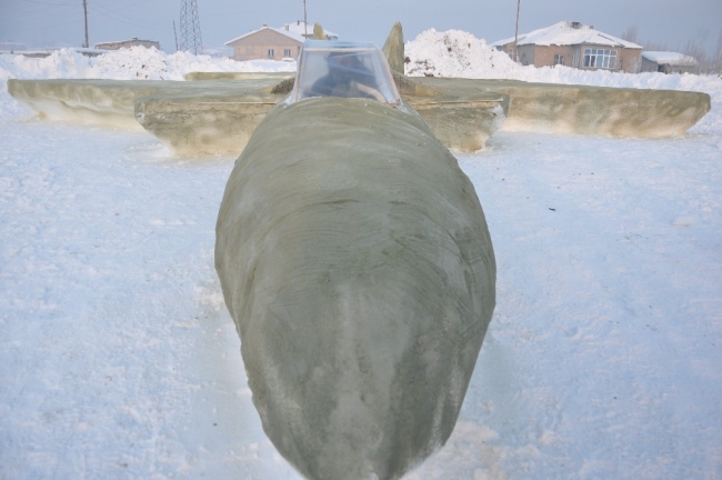 Hakkarili çoban kardan F-35 savaş uçağı yaptı