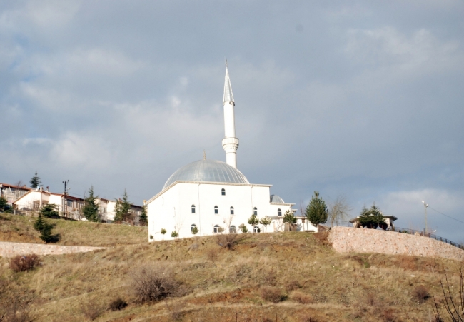 Caminin tuvalet kapısını çaldılar