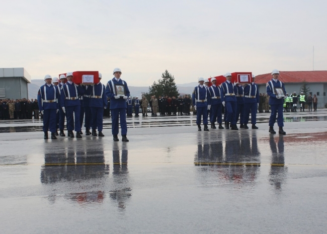 Hakkari şehitleri memleketlerine uğurlandı