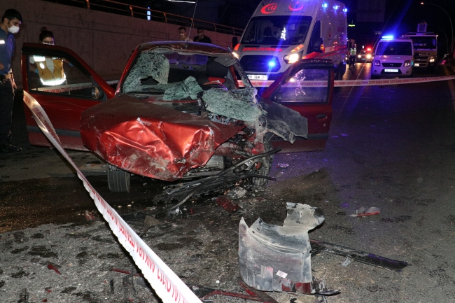 Otomobil temizlik aracına arkadan çarptı: 2 ölü, 3 yaralı