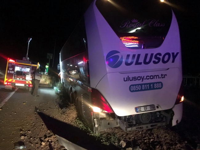 Afyonkarahisar'da yolcu otobüsü traktörle çarpıştı: 2 ölü