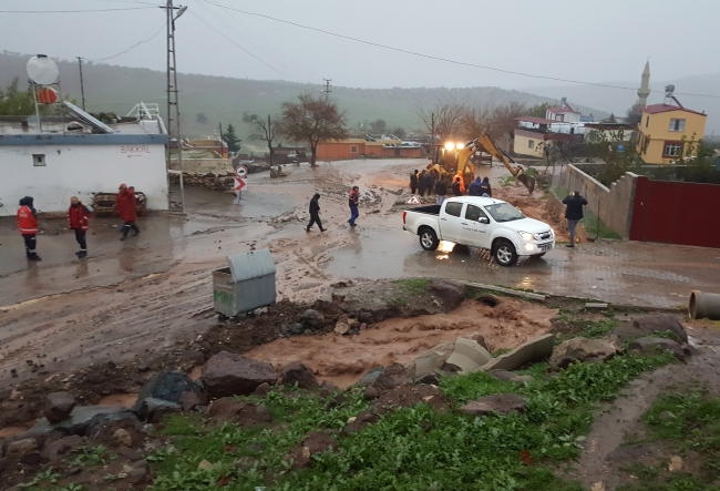 Kilis'te sağanak taşkına neden oldu
