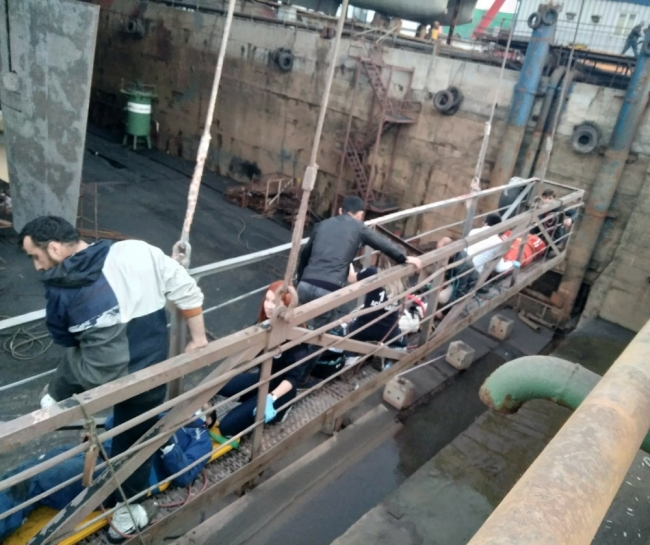 Tuzla'da tersanede iskelenin halatı koptu: 5 yaralı