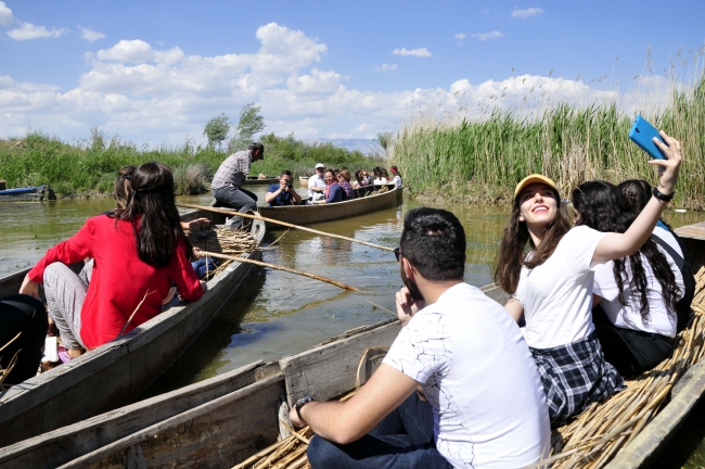 Doğa harikası Eber Gölü'nün korunması için belgesel çekilecek