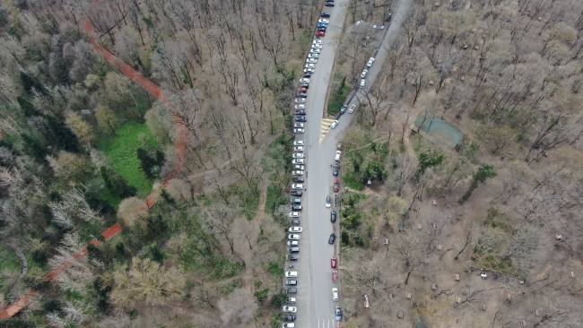 'Evde kal' uyarısını dinlemeyen yüzlerce kişi Belgrad Ormanı'na akın etti