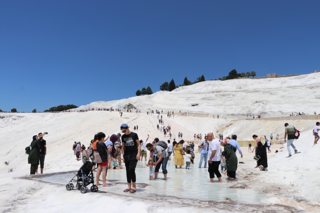 Pamukkale'ye turist akını