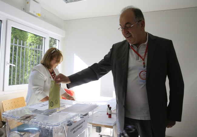 Yurt dışında 2 günde 72 bin oy kullanıldı