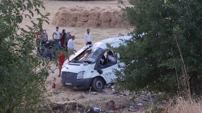 Ordu'da işçileri taşıyan minibüs devrildi: 15 yaralı