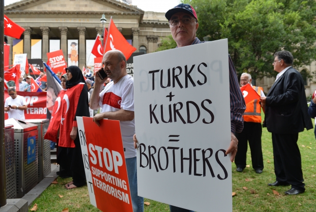 Avustralyalı Türkler, Melbourne’de Zeytin Dalı mitingi düzenledi