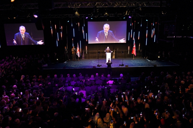 Cumhurbaşkanı Erdoğan Londra'da Türk vatandaşlarıyla buluştu