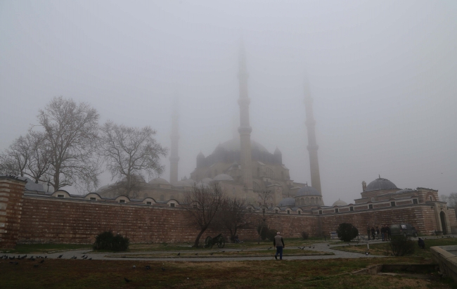 Yoğun sis kartpostallık görüntüler oluşturdu
