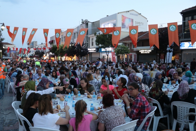 Edirne'de 10 bin kişilik sokak iftarı