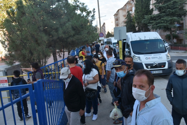 Okul önünde bekleyen ailelere anons: Evinize gidin