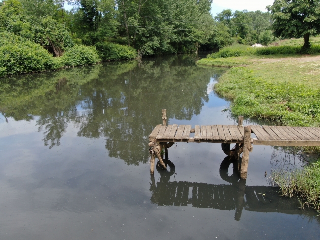 Riva Deresi'nin rengi kirlilikten karardı