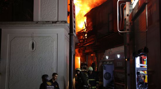 Bursa Kapalı Çarşı'da yangın çıktı