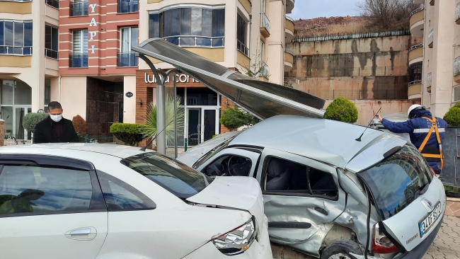 Polisin "dur" ihtarına uymayan sürücü kaza yaptı