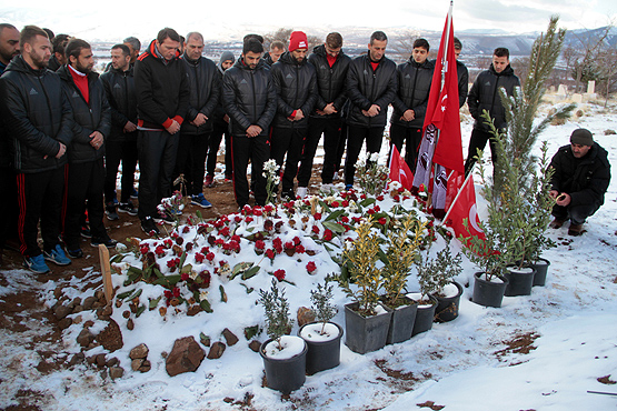 Yeşil sahalarda Fethi Sekin unutulmadı