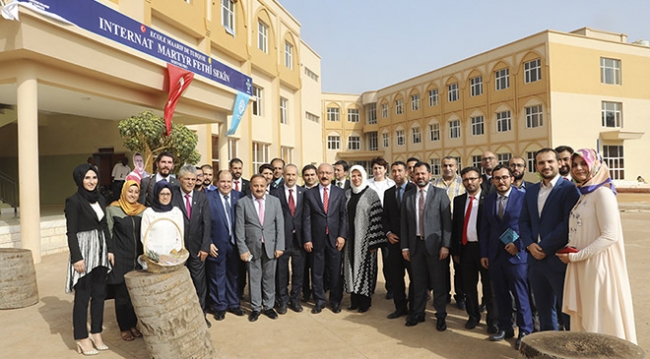 Mali'de 18 okulu bulunan Maarif Vakfı'nın öğrenci yurdunu Kalkınma Bakanı Lütfi Elvan açtı