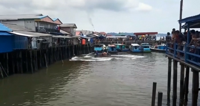 Endonezya'da teknede çıkan yangında ölü sayısı 5'e yükseldi