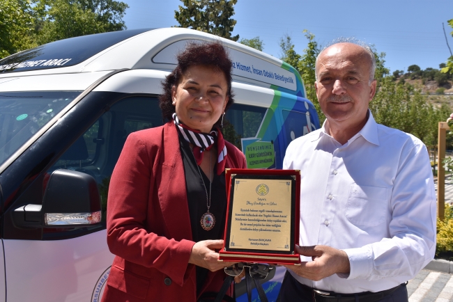 İlkay Gündoğan'dan memleketine engelli taşıma aracı