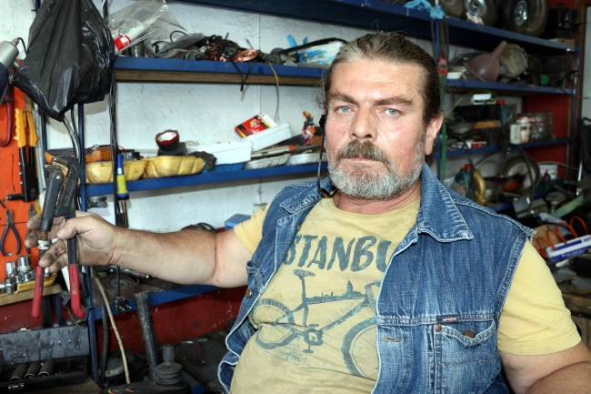 Kendisi gibi engelliler için araç üretiyor