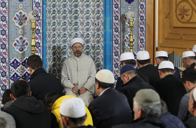 Diyanet İşleri Başkanı Erbaş, Hakkari'de Mehmetçik için dua etti