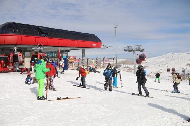Erciyes Kayak Merkezi'nde yabancı turist yoğunluğu