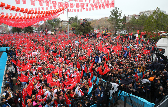 ''Elinde silahla dolaşanlarla barış olur mu?''
