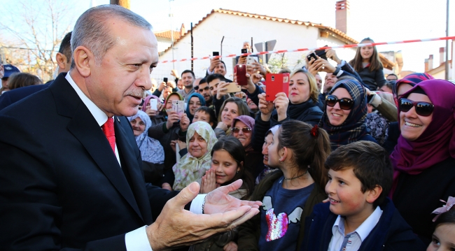 Cumhurbaşkanı Erdoğan Batı Trakyalı Türklerle kucaklaştı