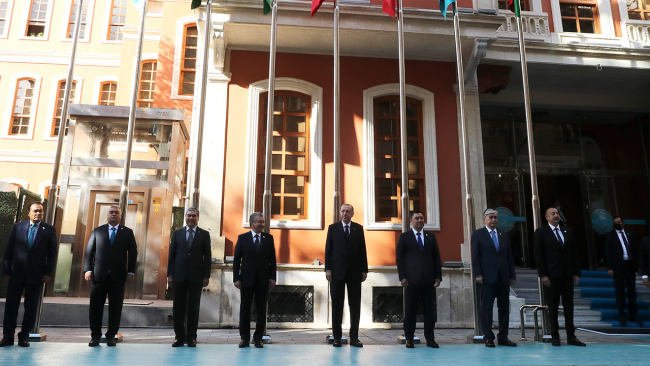 Erdoğan, Türk Konseyi zirvesi öncesi teknede liderlerle sohbet etti