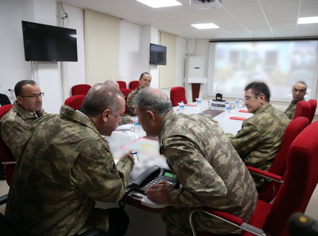 Cumhurbaşkanı Recep Tayyip Erdoğan Suriye sınırında