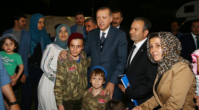 Cumhurbaşkanı Erdoğan, Komando Tugayı'nda iftara katıldı