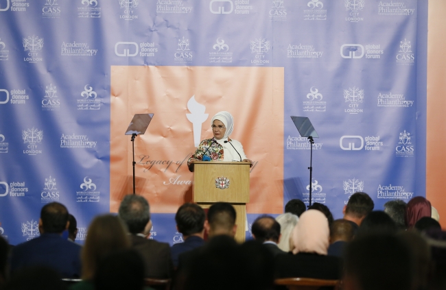 Emine Erdoğan'a Londra'da "İnsani Hizmet Takdir Ödülü" verildi
