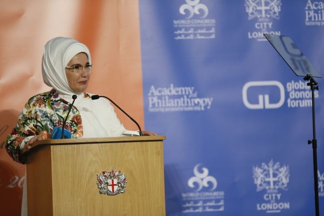 Emine Erdoğan'a Londra'da "İnsani Hizmet Takdir Ödülü" verildi