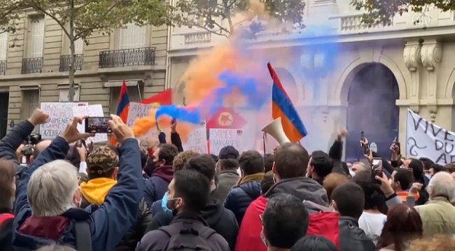 Paris'te PKK yandaşları ile Ermeniler ortak gösteri düzenledi