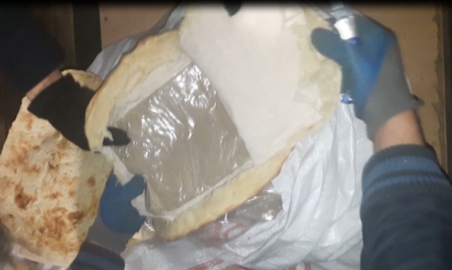 'Ekmek arası eroin' polisin gözünden kaçmadı