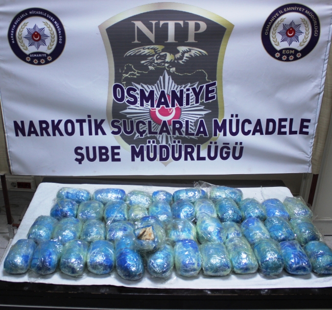 Otomobilin yakıt deposundan 22 kilo eroin çıktı