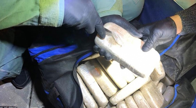 Narkotik köpeği Alfa minibüste 103 kilogram eroin yakalattı