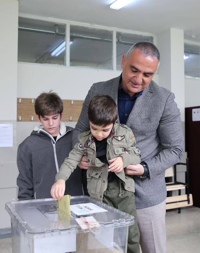 Bakanlar oylarını kullandı