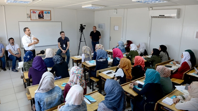 TRT World'den konteyner kentteki çocuklara gazetecilik eğitimi