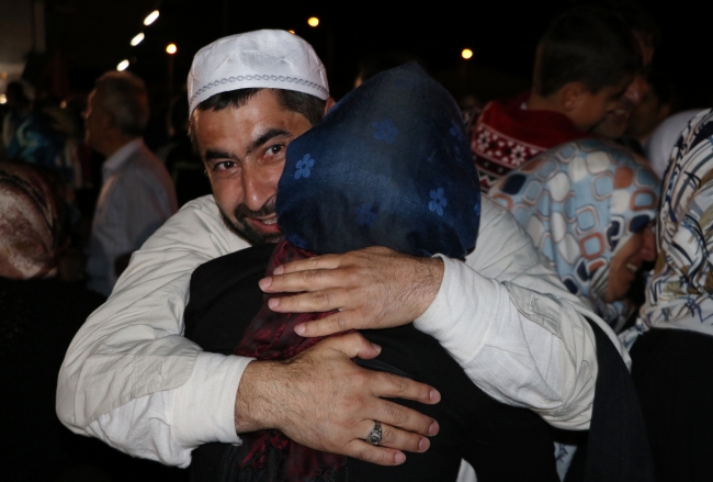 Erzurumlu hac kafilesi yurda döndü