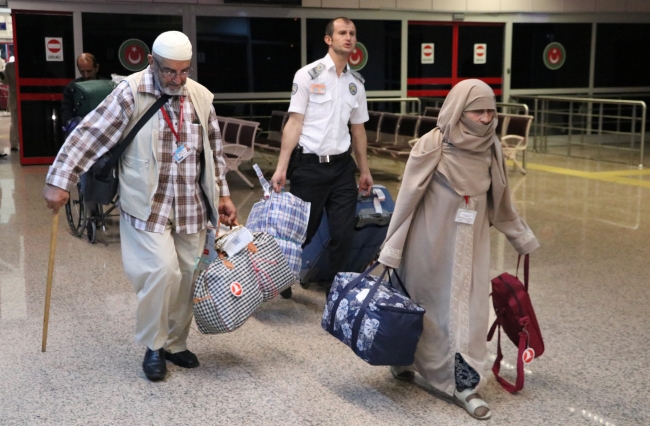 Erzurumlu hac kafilesi yurda döndü