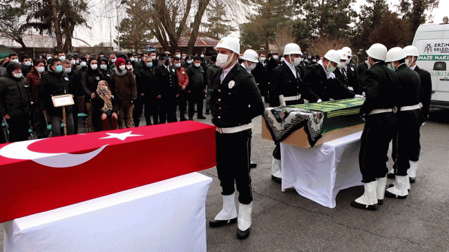 Buz sarkıtı polis ile öğretmen eşini hayattan kopardı
