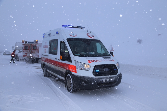 Yollarda mahsur kalanların imdadına ekipler yetişti
