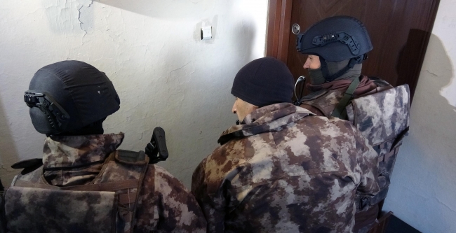 Uyuşturucu satıcılarına droneli 'şafak' operasyonu: 8 gözaltı