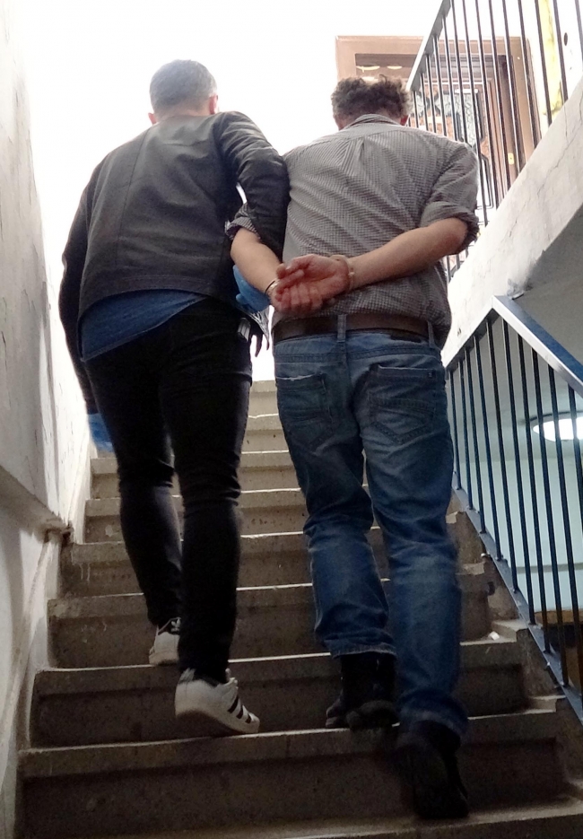 Uyuşturucu satıcılarına droneli 'şafak' operasyonu: 8 gözaltı