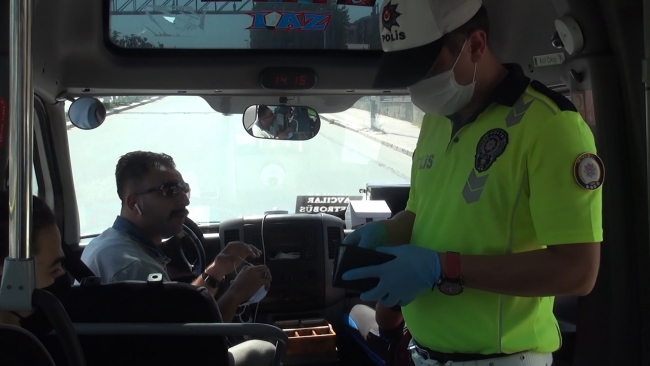 Maskeyi koluna takan minibüs şoförüne 900 lira ceza