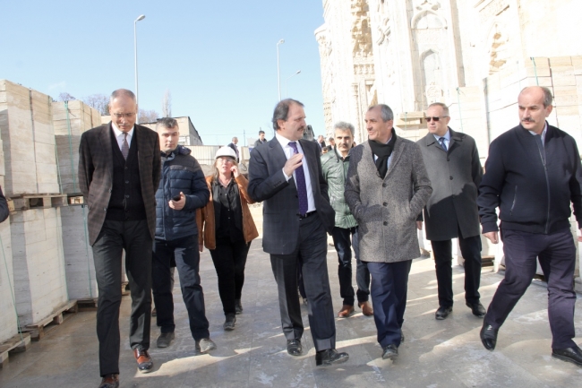 Yurt dışındaki vakıf eserleri ayağa kaldırılıyor