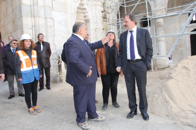 Yurt dışındaki vakıf eserleri ayağa kaldırılıyor